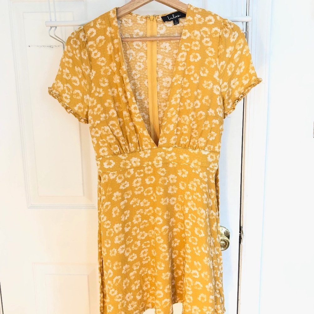 Lulu's yellow flower dress